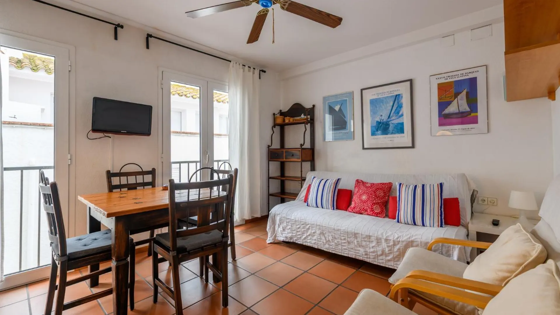 アパート カダケスCasa Llucia - Check-Out 1 Pm I 3' Playa I Planta Baja I Centrico I Equipadoアパートメント